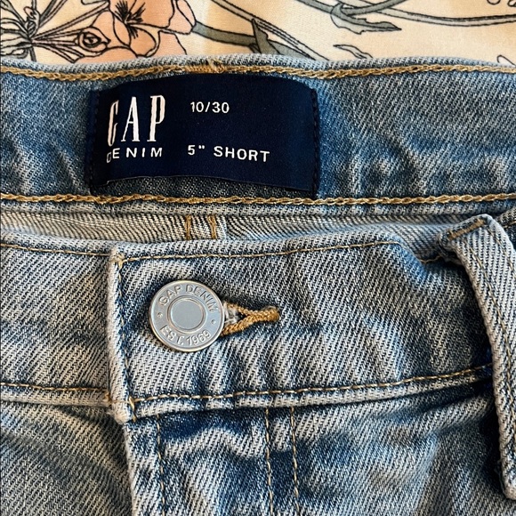 Bundle of Gap Denim Shorts - Picture 2 of 8